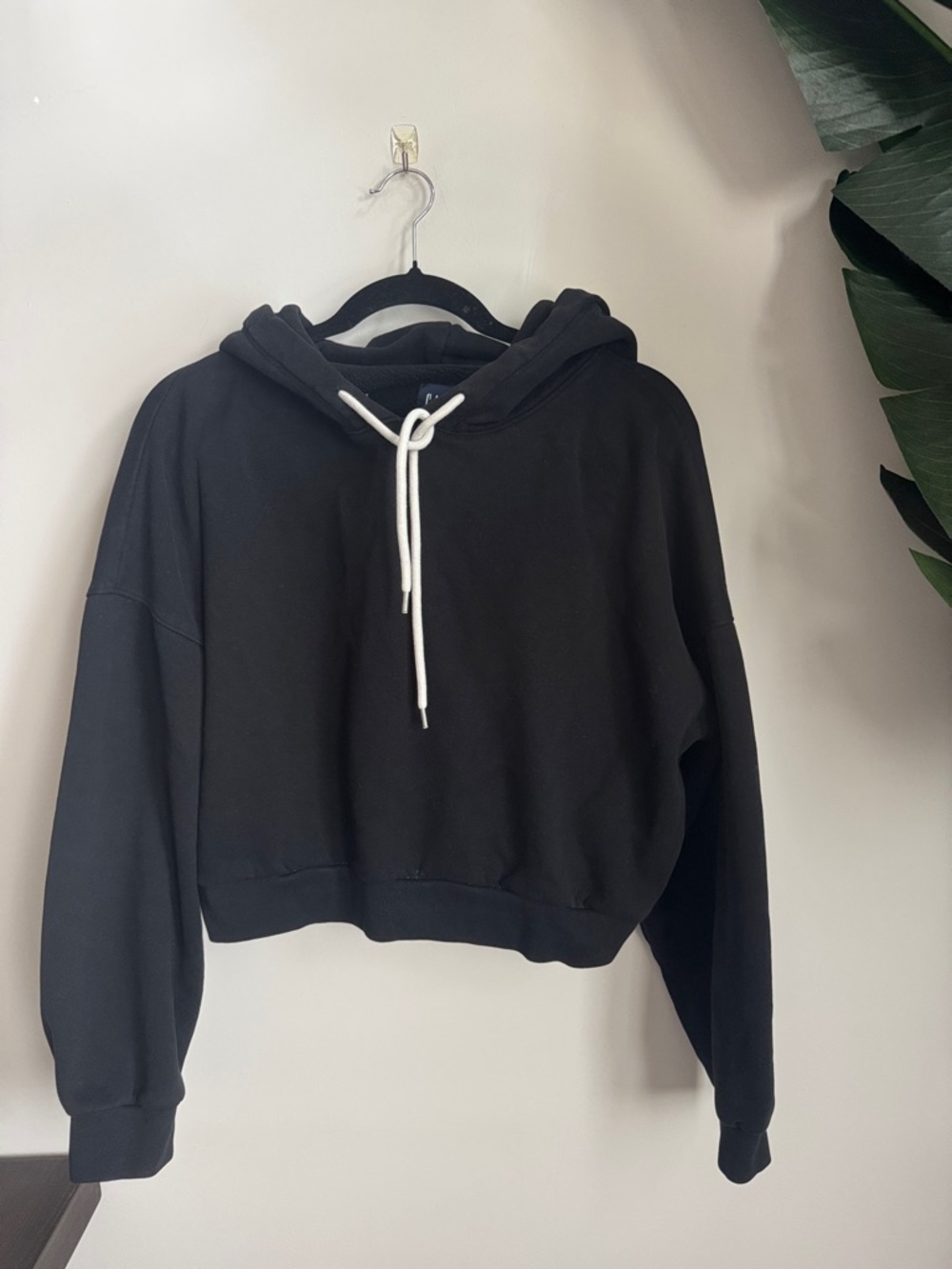 GAP Black Cropped Hoodie with White Drawstring